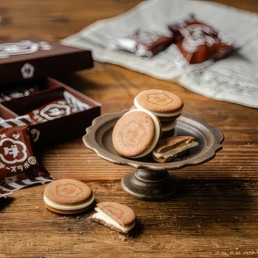 Umeda Cheese Lab Chocolate Sandwich Cookie Seasonal